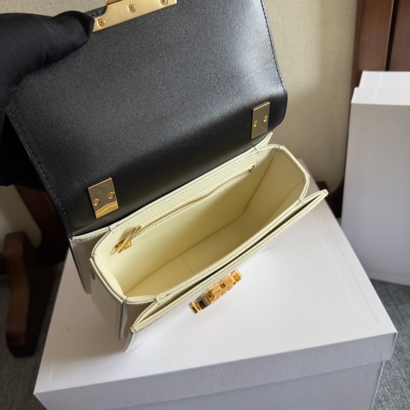 Ce1i*e triomphe bags